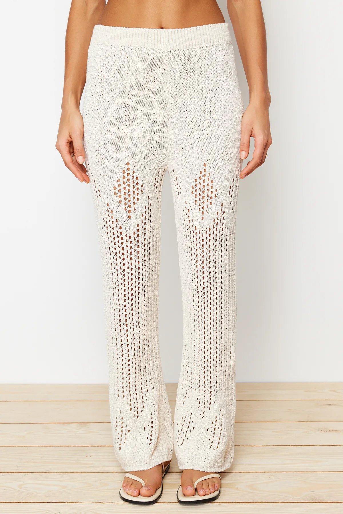 Trendyol Collection  Steindurchbrochene/Loch-Bohemian-Hose mit weitem Bein TWOSS24PL00034