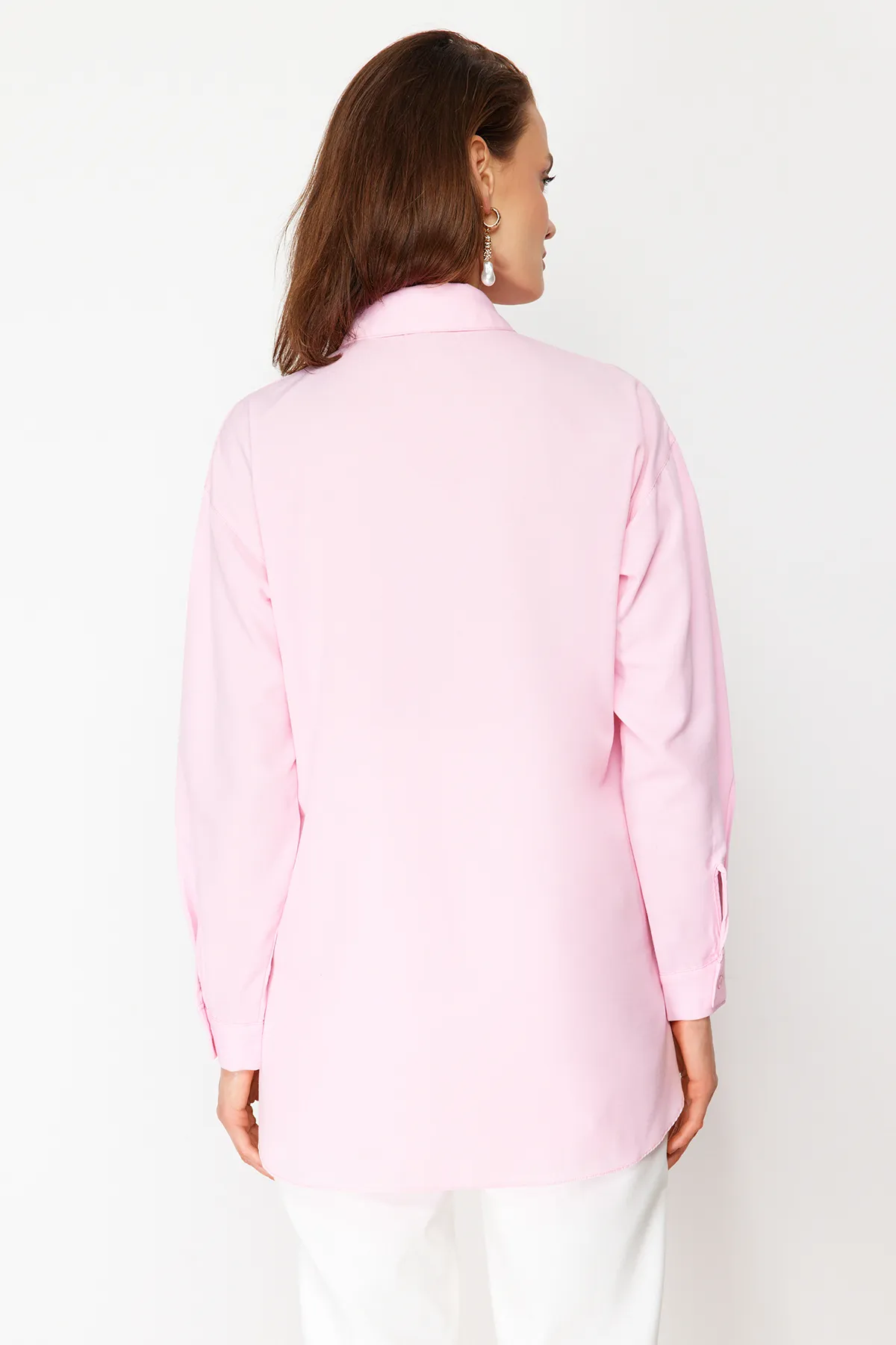 Trendyol Modest  Rosa Hemd aus gewebter Baumwolle mit Perlendetail TCTSS24TG00032