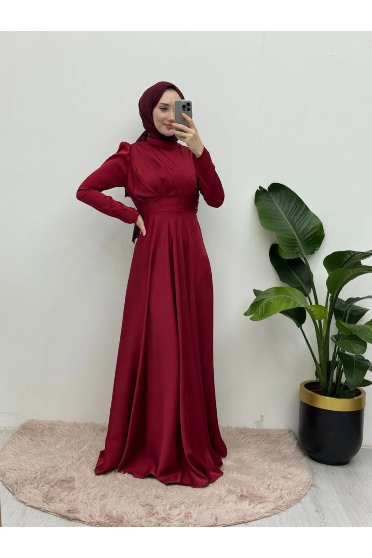Modamorfo  Abendkleid aus Satin mit Falten vorne