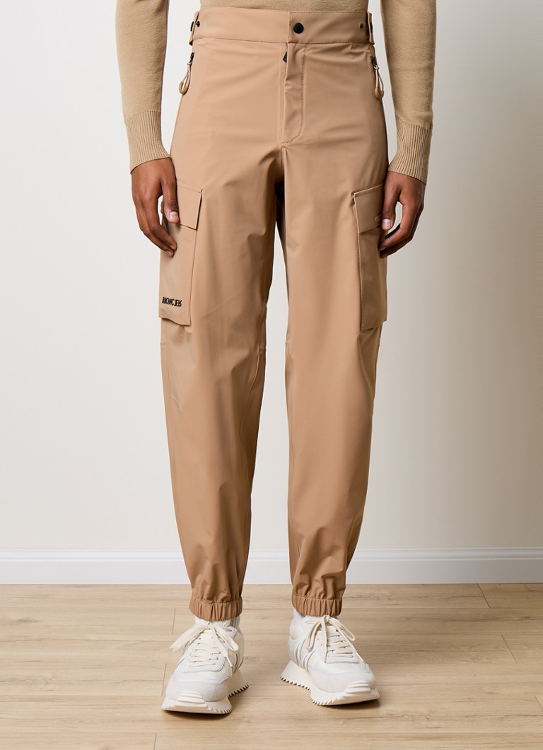Pantaloni cargo Moncler Slim Fit cu buzunare cu fermoar