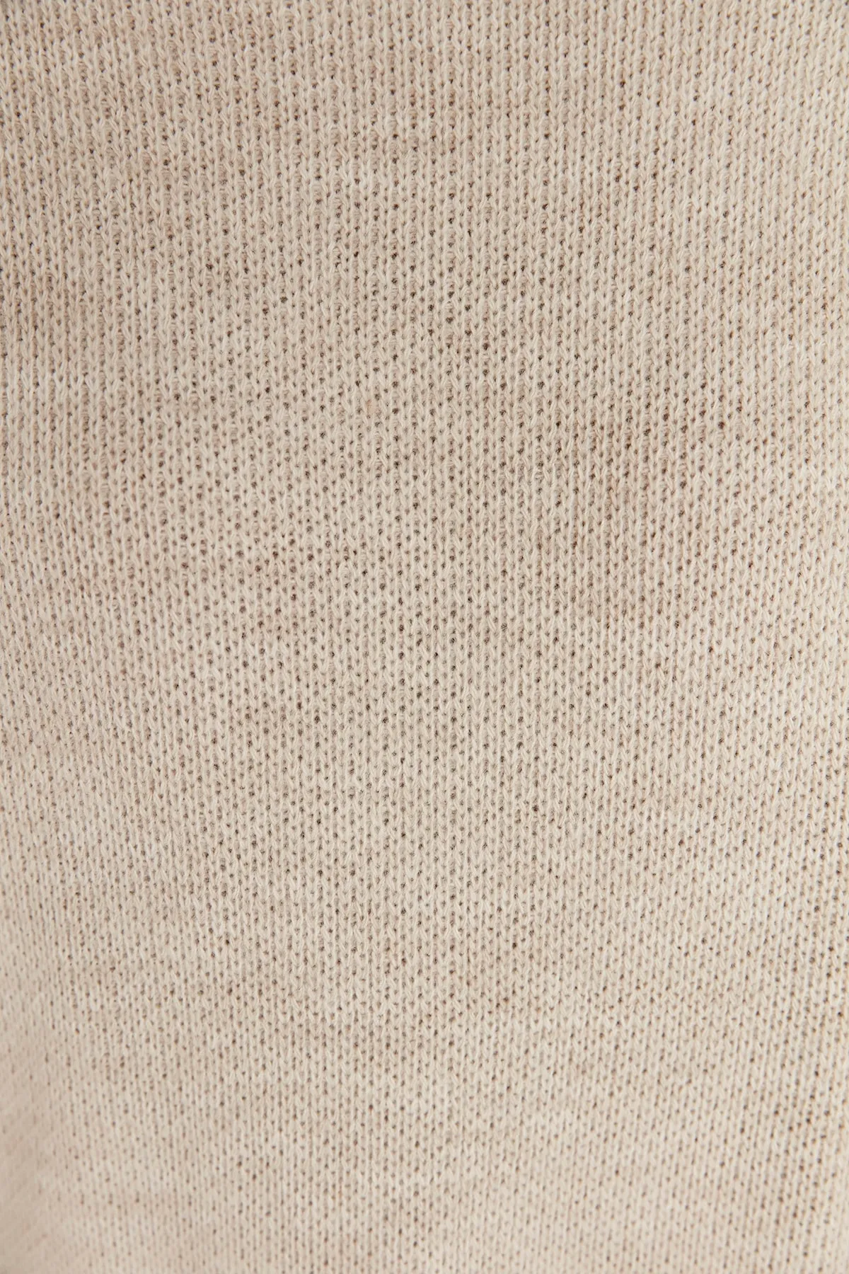Trendyol Modest  Beiger, musterloser Strickpullover mit Rundhalsausschnitt TCTAW23KZ00011