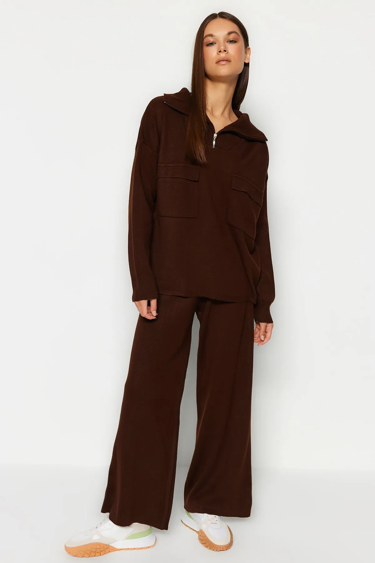 Trendyol Collection  Braunes Strickoberteil und -unterteil im weiten Schnitt TWOAW24AU00010