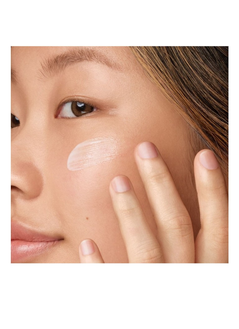 Emulsie facială calmantă și stabilizatoare cu gălbenele de la Kiehl's