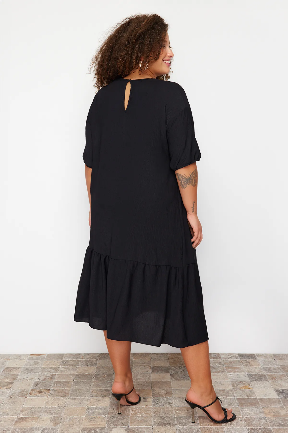 Trendyol Curve  Schwarzes bedrucktes gewebtes Kleid TBBSS22EL2123
