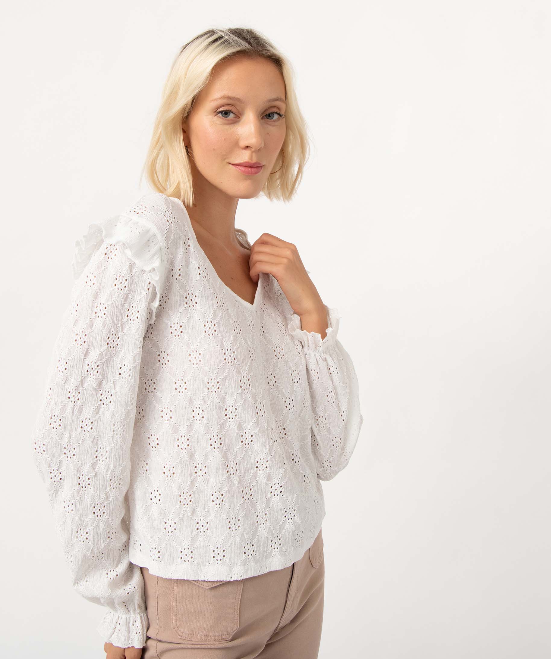 Tee-shirt femme à manches longues en maille ajourée ecru | GEMO