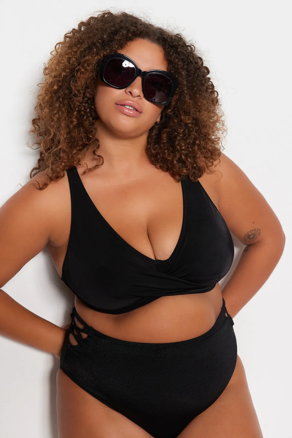 Trendyol Curve  Schwarzes Bikinioberteil TBBSS23CT00011