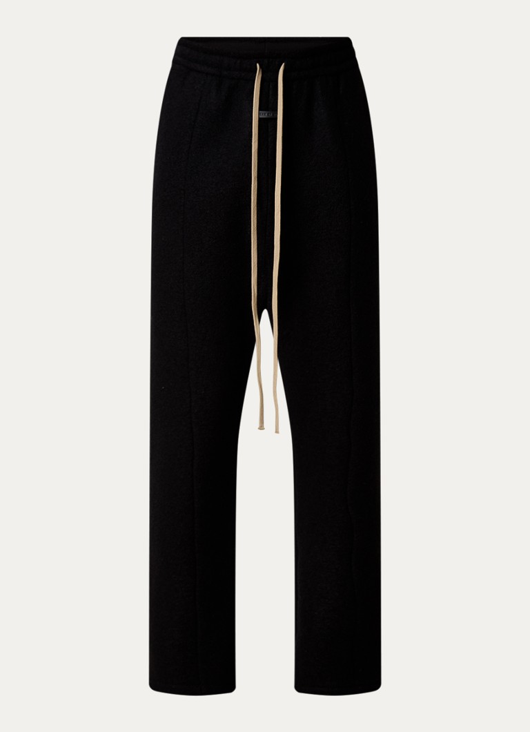 Forumul Fear of God – pantaloni simpli din raion cu cusături