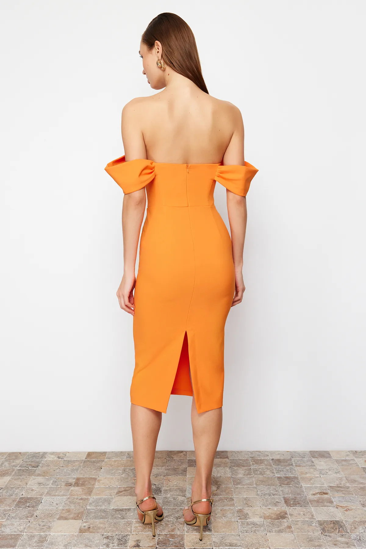Trendyol Collection  Orangefarbenes, figurbetontes, gewebtes Korsett-Detail, elegantes Abendkleid TPRSS22EL00097