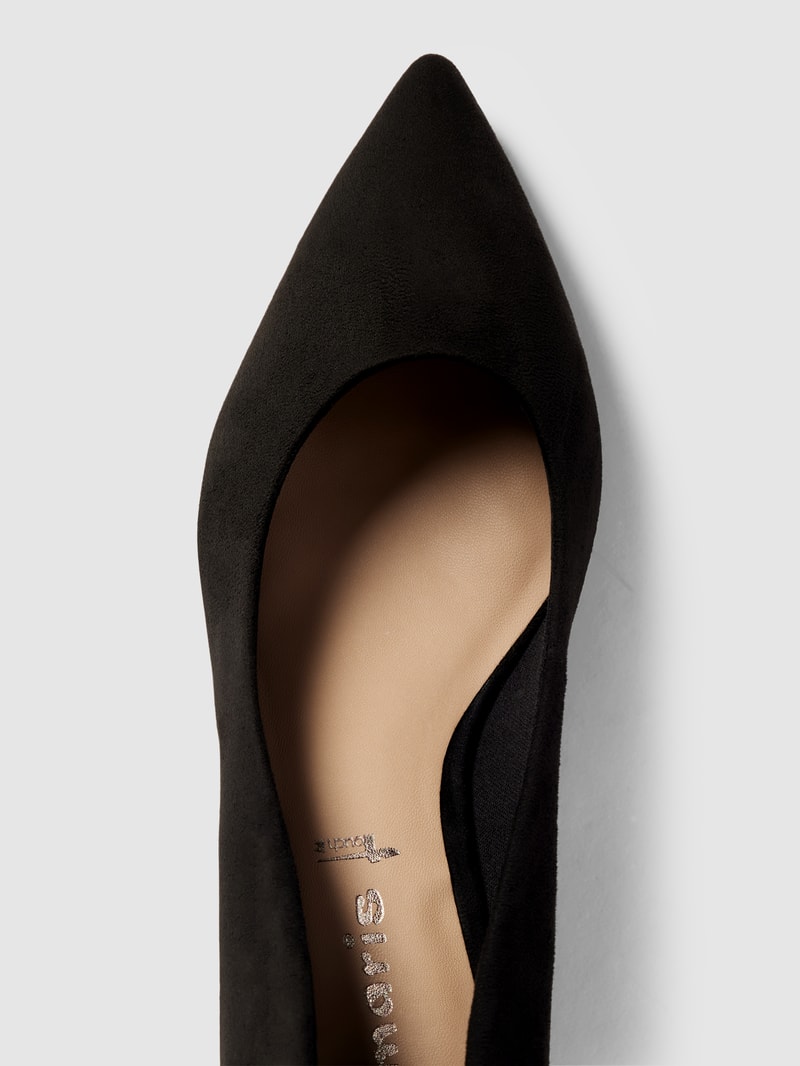 Pumps mit Label-Detail in schwarz