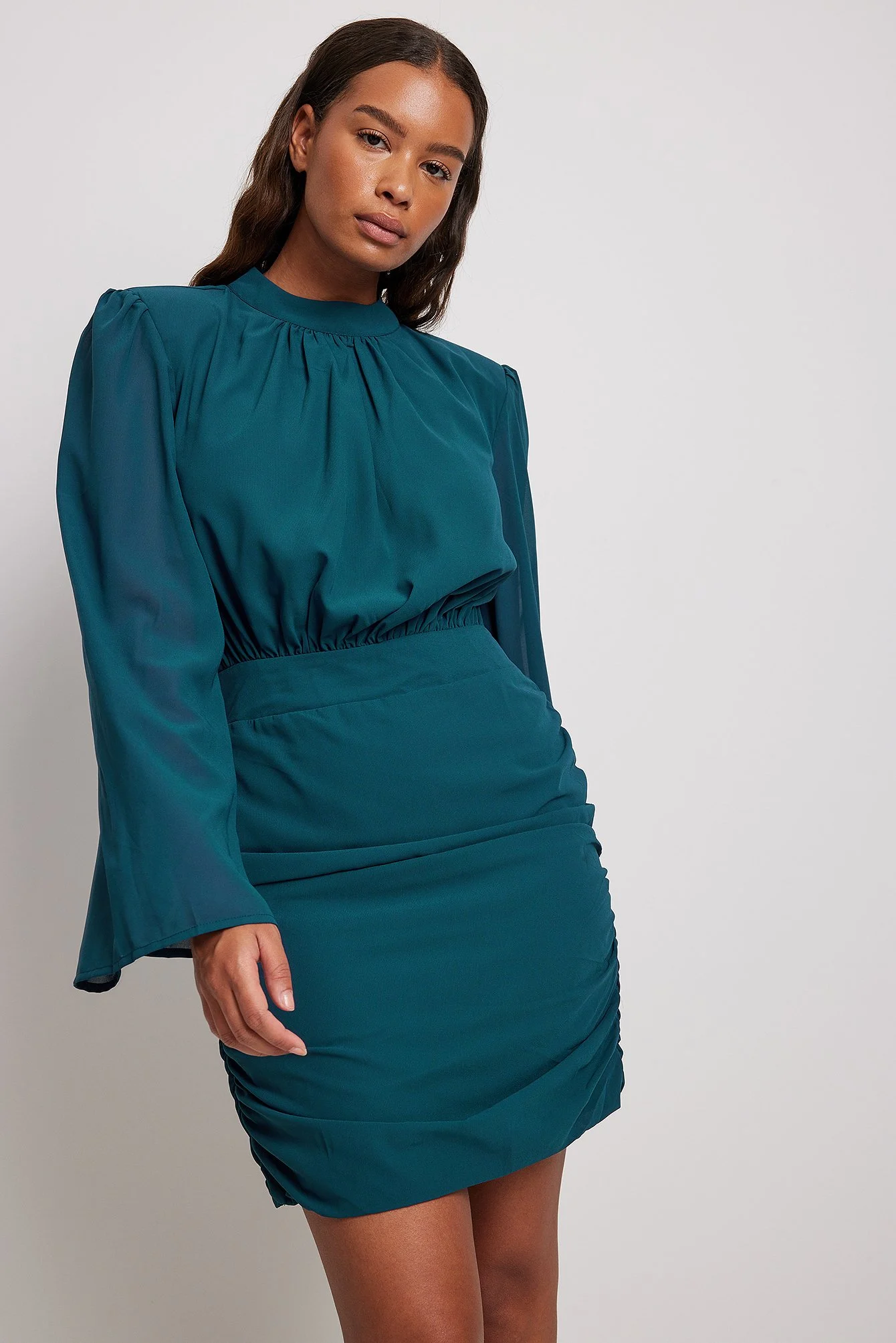 Mehrschichtiges Chiffon-Minikleid