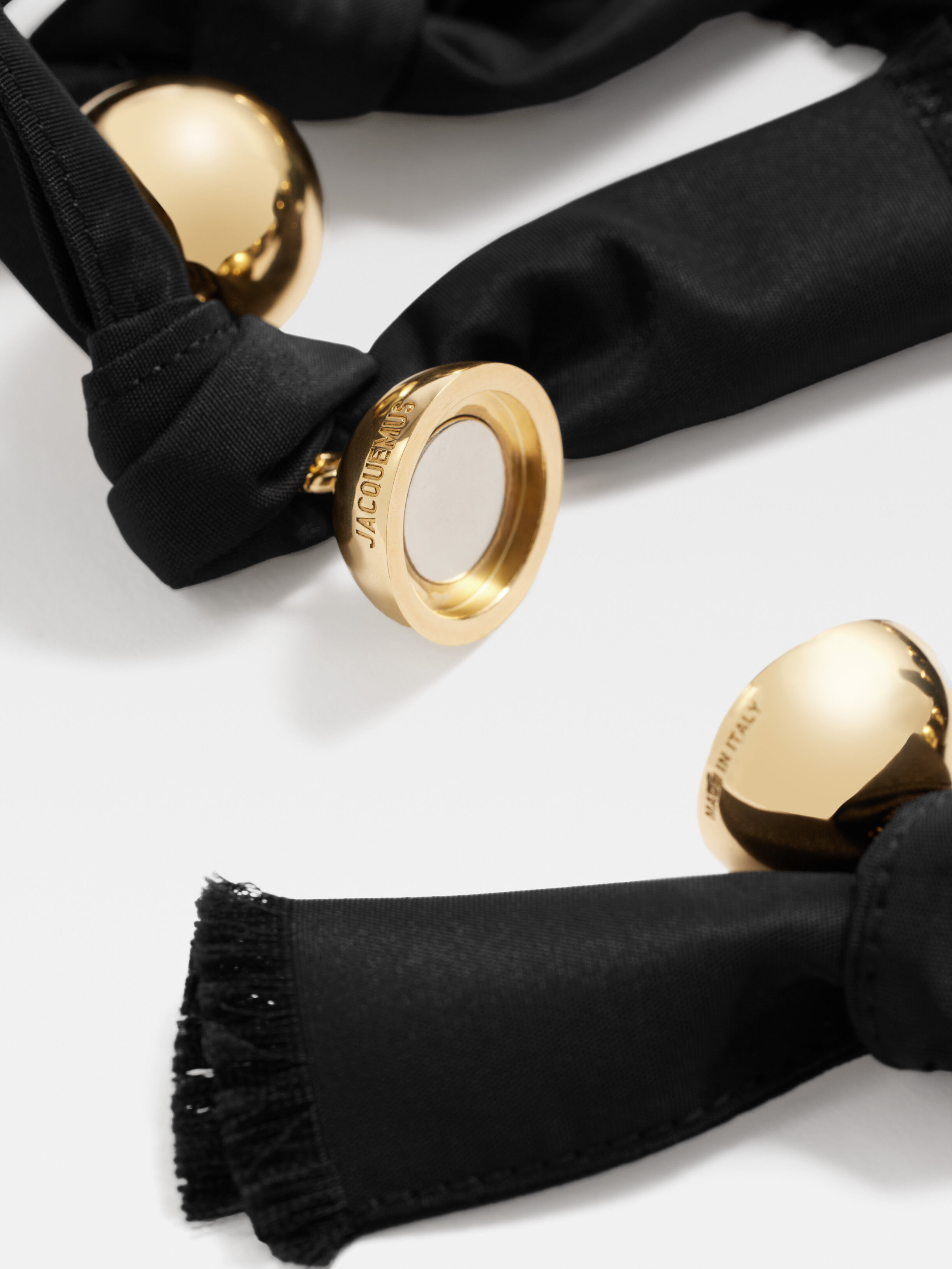 Le collier noeuds