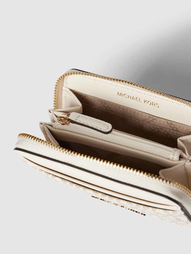 Portemonnaie mit Label-Applikation Modell 'JET SET CHARM' in ecru