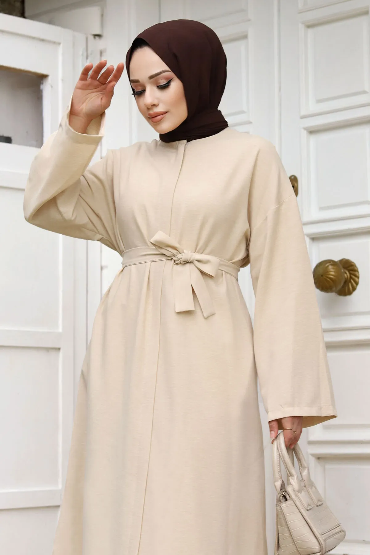 Tesettür Dünyası  Fledermausärmel mit Gürtel Ferace TSD240204 Beige