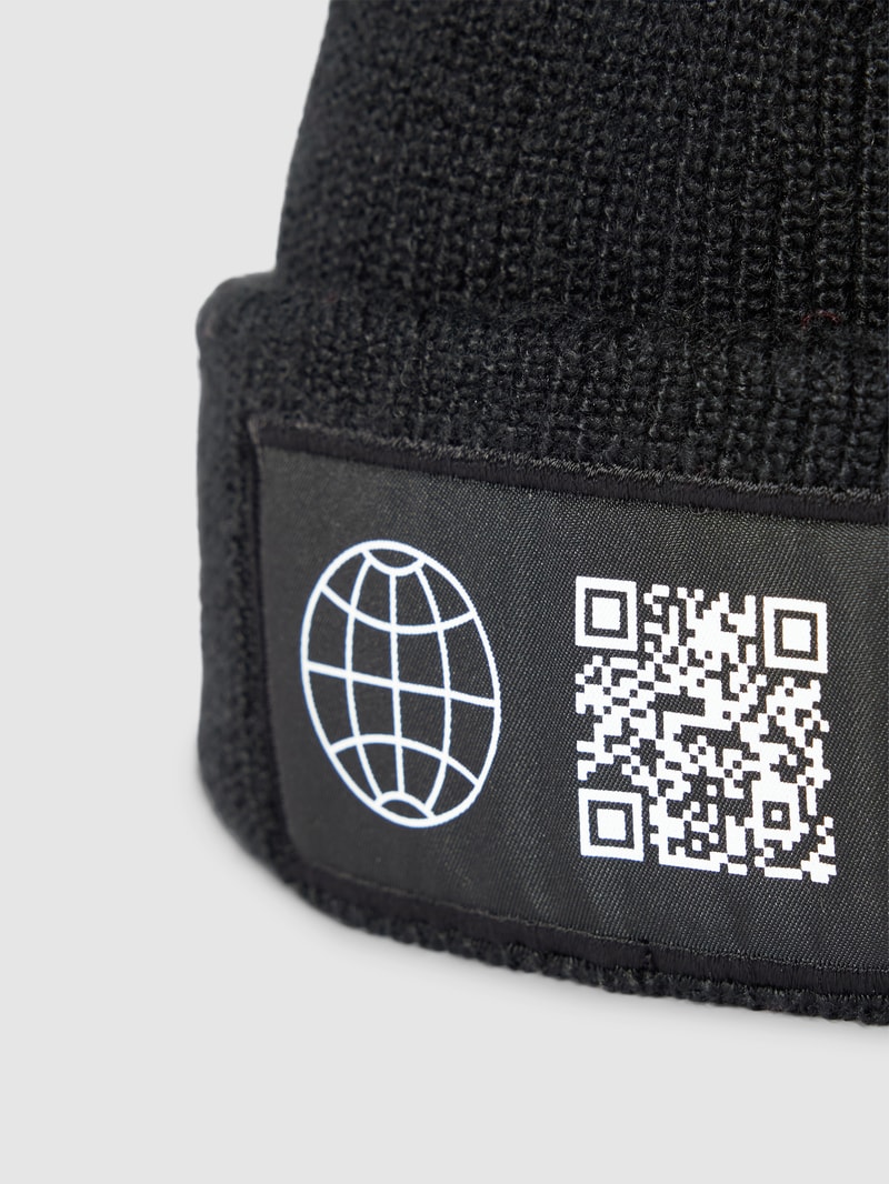 Beanie mit Label-Detail in schwarz