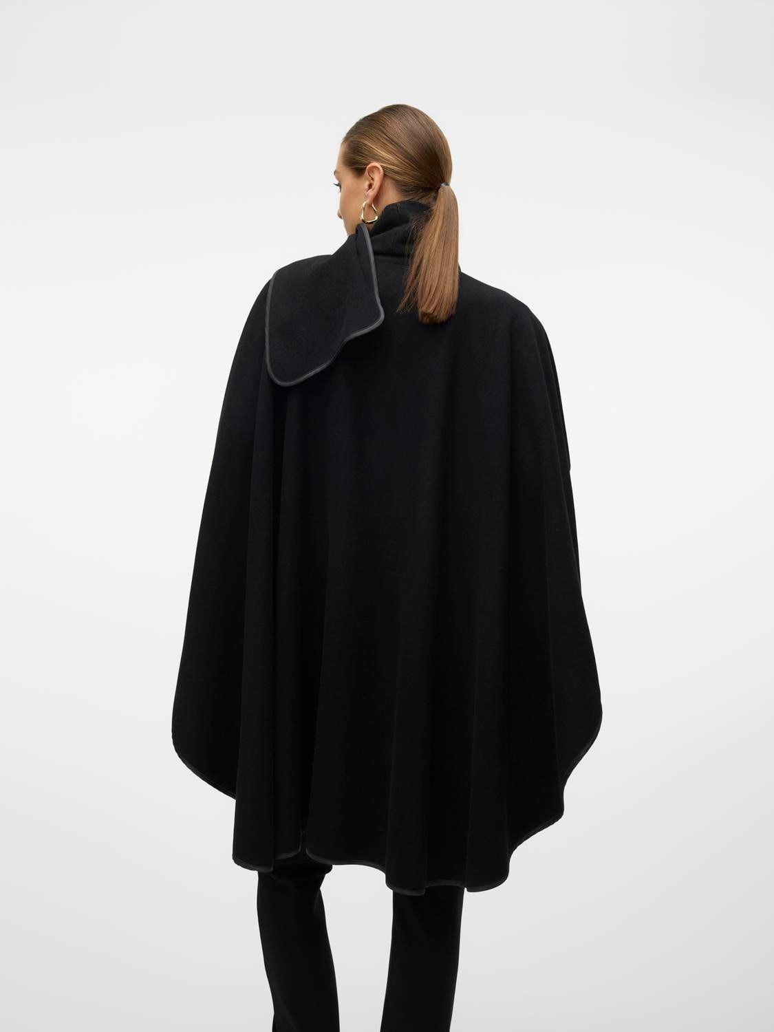 VMNAOMI Mantel