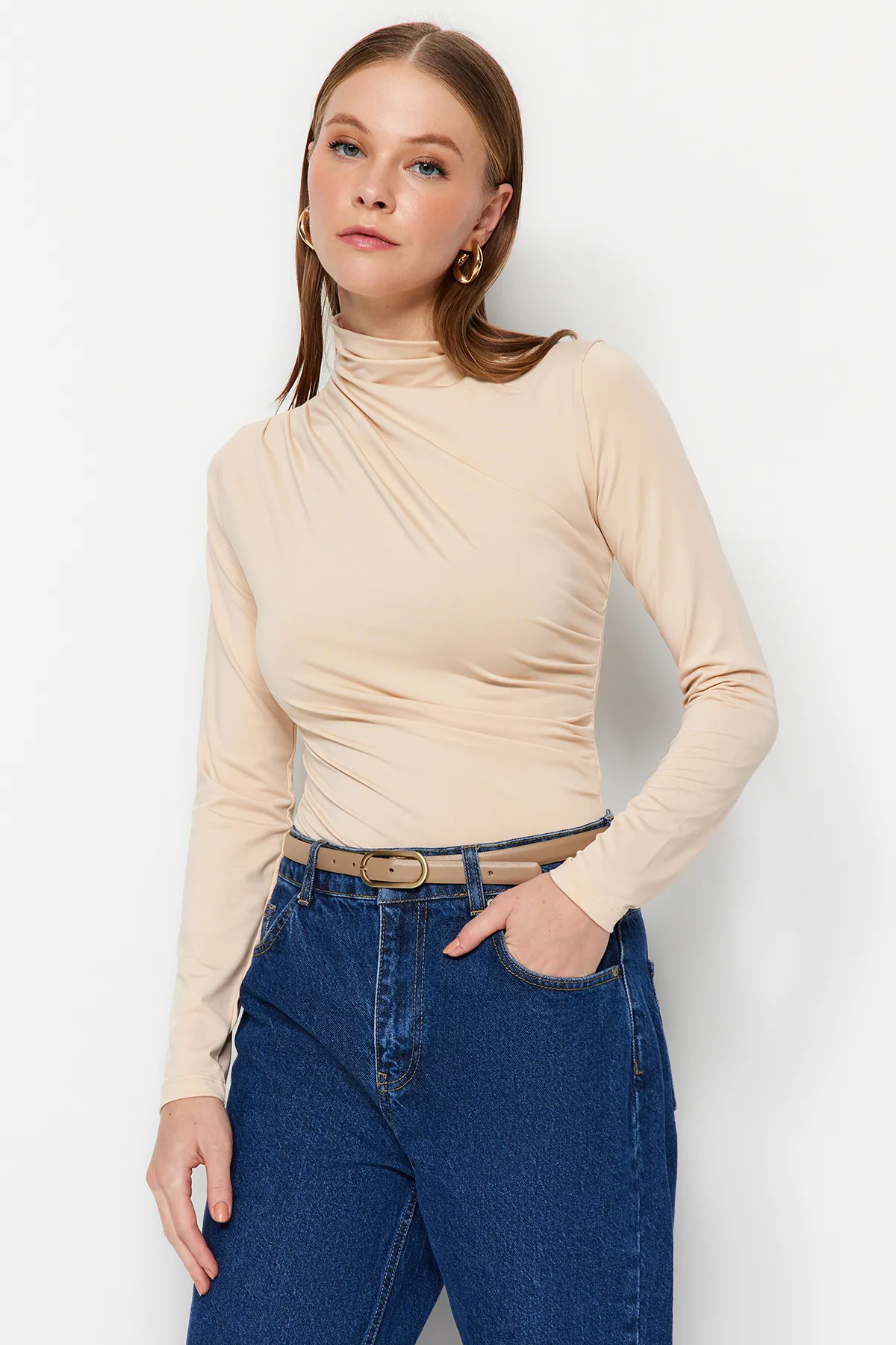 Trendyol Collection  Stretch-Strickbody mit Stehkragen und Druckknöpfen in Stone Gather-Optik TWOAW24BD00014