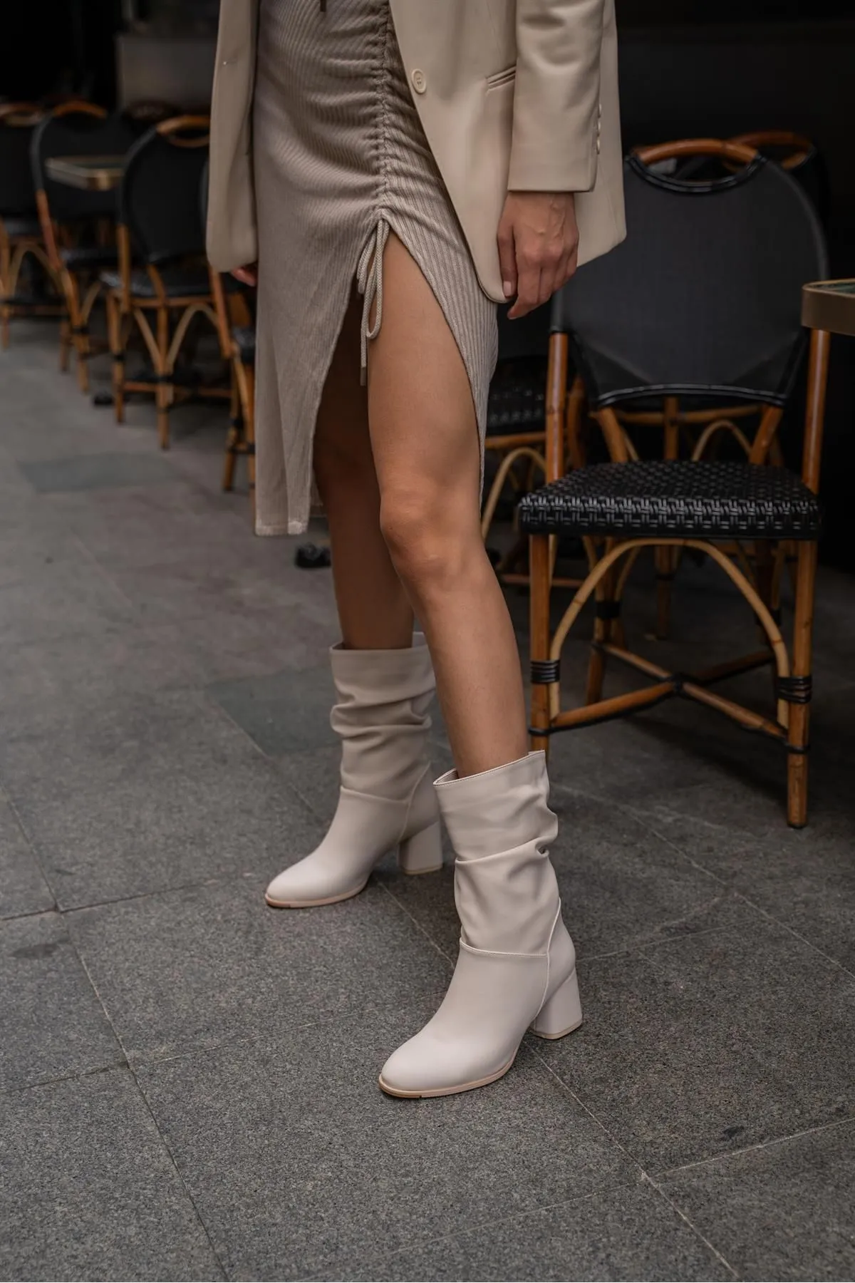 Madamra  Beige Damen-Stiefel mit detailliertem Absatz