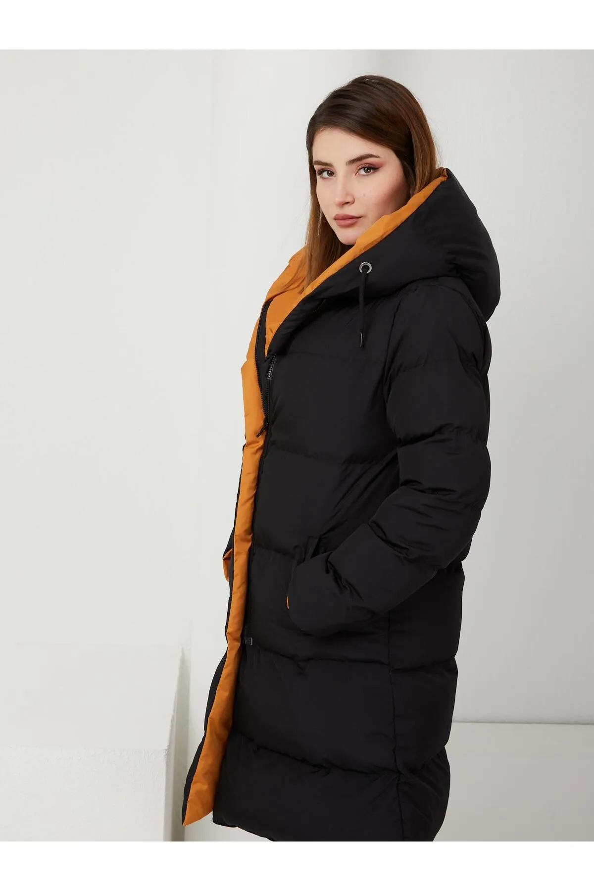 Olcay  Zweifarbige doppelseitige Pufferjacke mit Kapuze Schwarz-Senf 5371