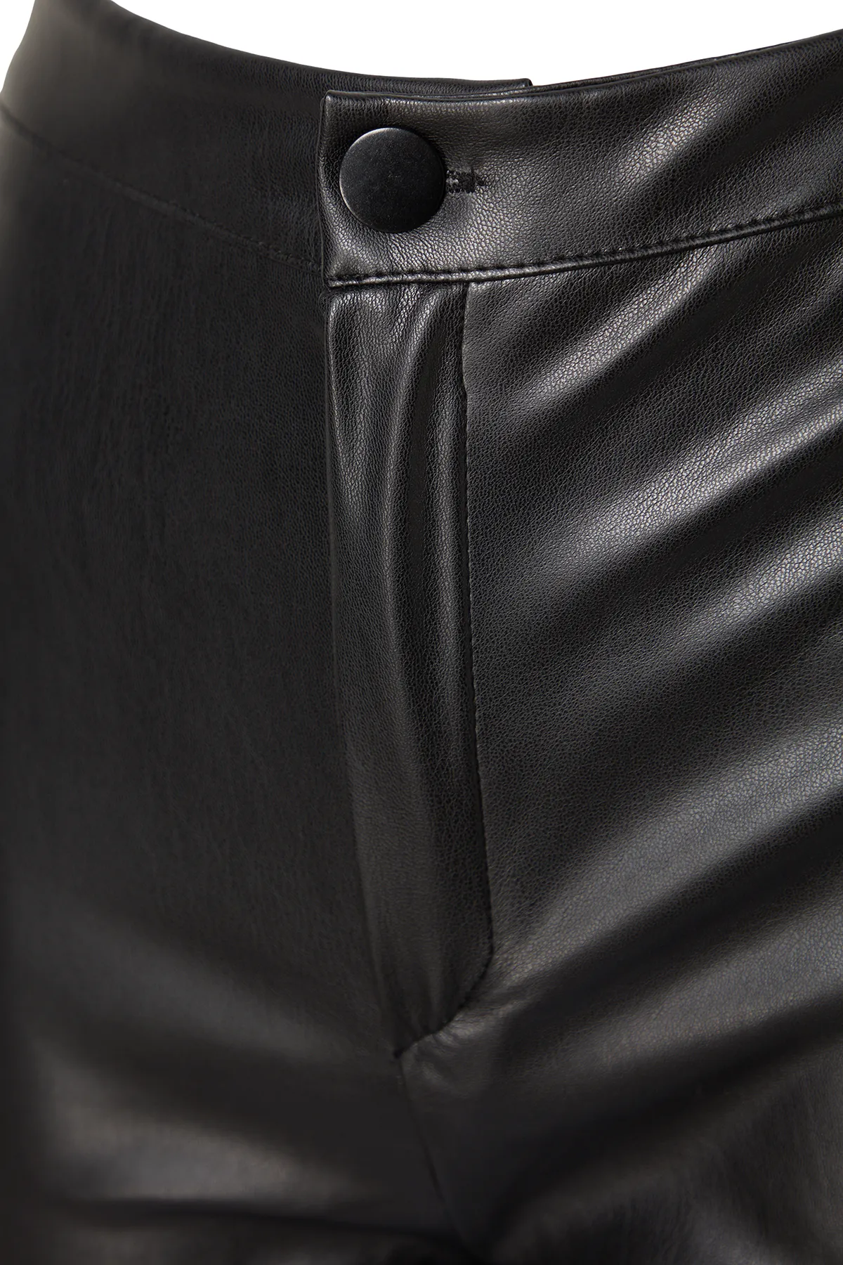 Trendyol Collection  Schwarze Strickhose aus Kunstleder mit weitem Bein und Taschen und detaillierten Details TWOAW24PL00103