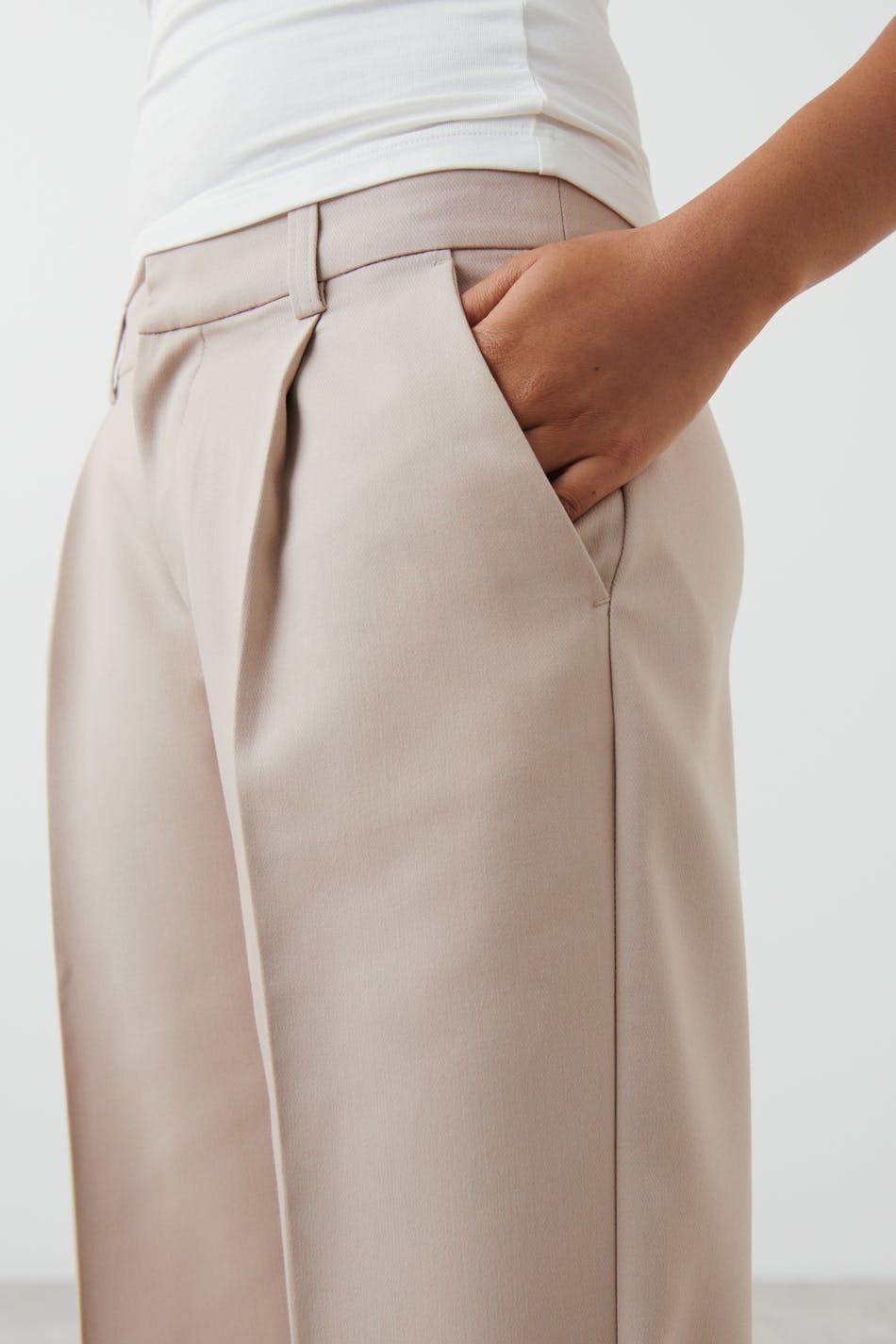 Low waist trousers