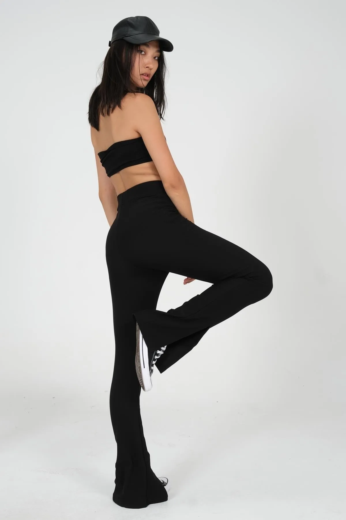 Domoda  Schwarze gerippte Ottoman-Damen-Leggings mit hohem Bund und Schlitz vorne und weitem Bein