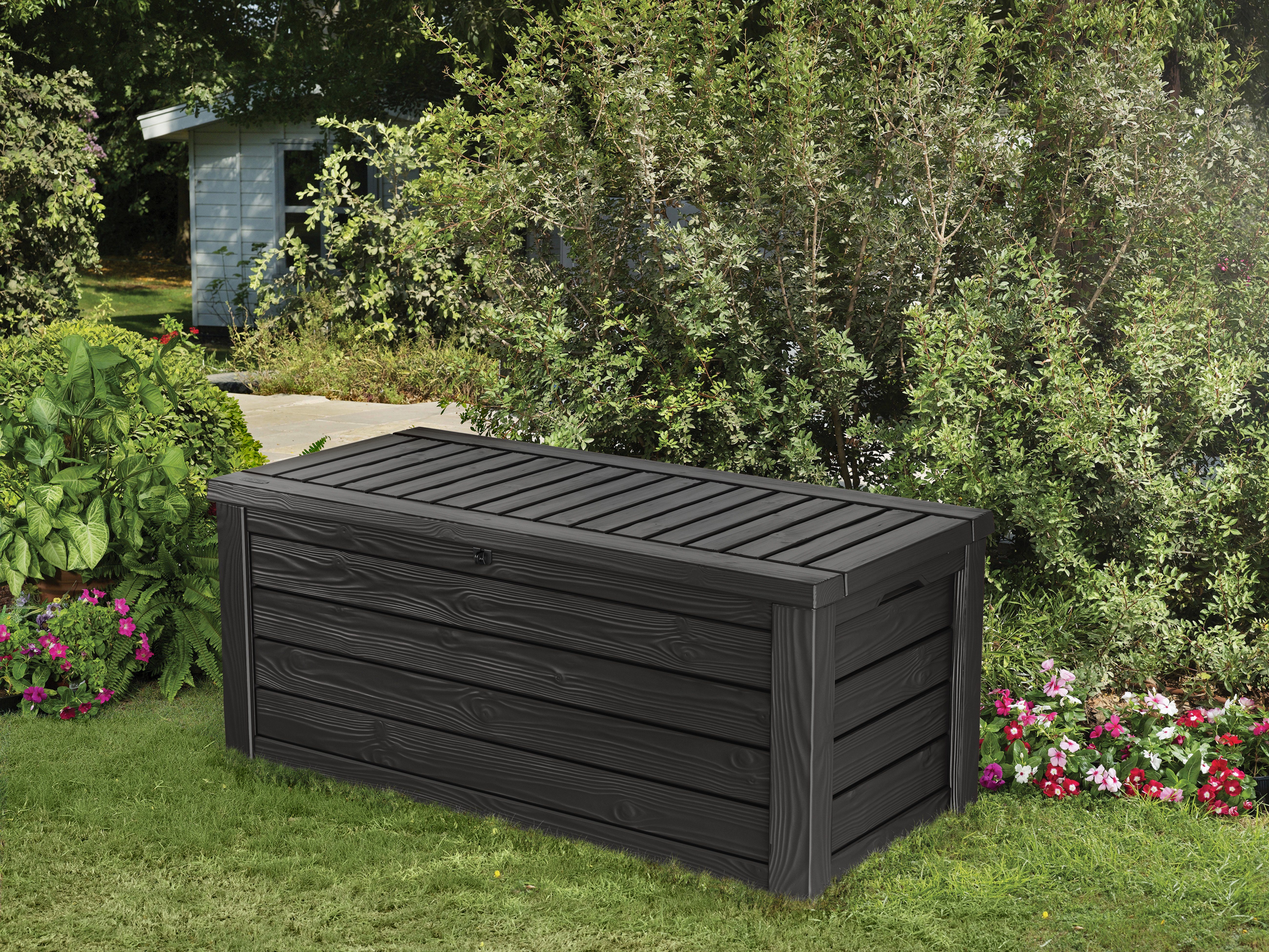 Keter Kissenbox Westwood Aufbewahrungsbox 568 Liter für Terrassenmöbel aus Kunststoff, Auflagenbox Gartenbox anthrazit Holz Optik mit Gasdruckfedern