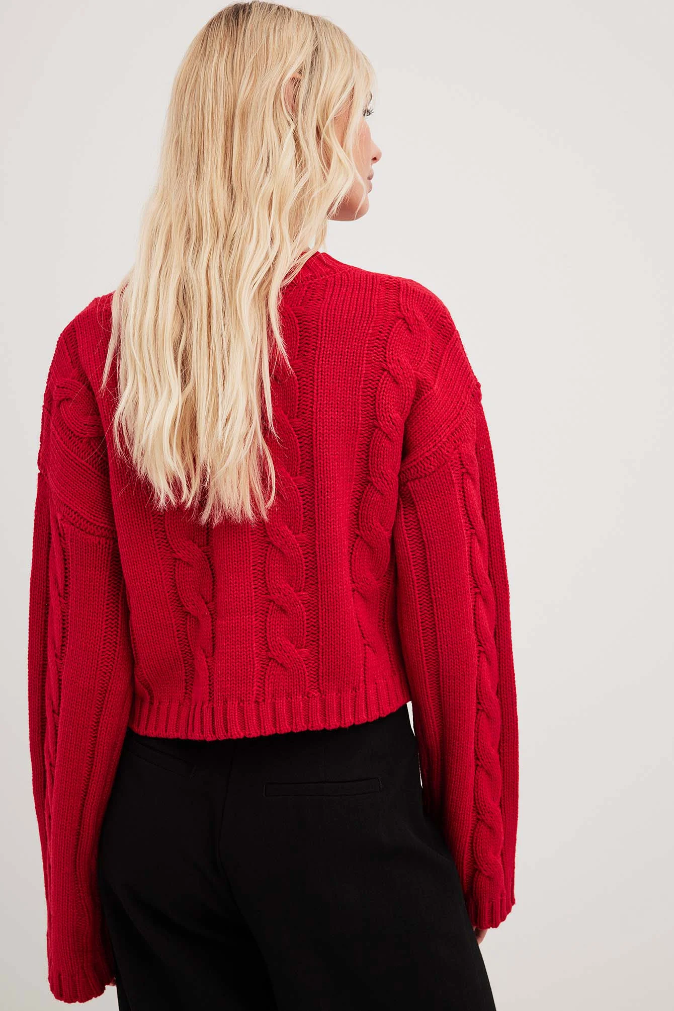 Strickpullover mit Zopfmuster