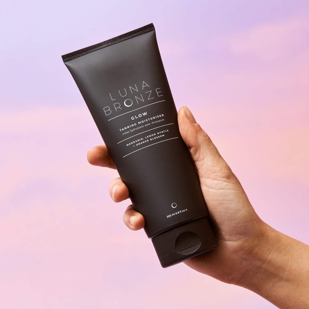 Glow. Gradual Tanning Moisturiser