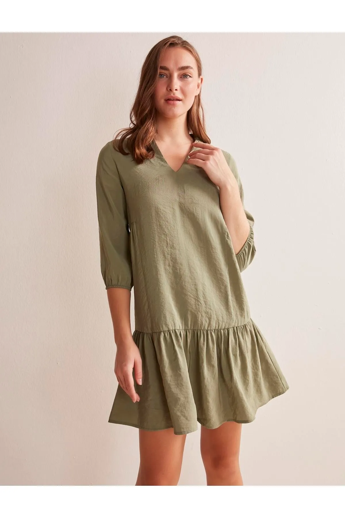 Jimmy Key  Kurzes, ausgestelltes Kleid mit khakifarbenem Hemdkragen und dreiviertellangen Ärmeln für Damen