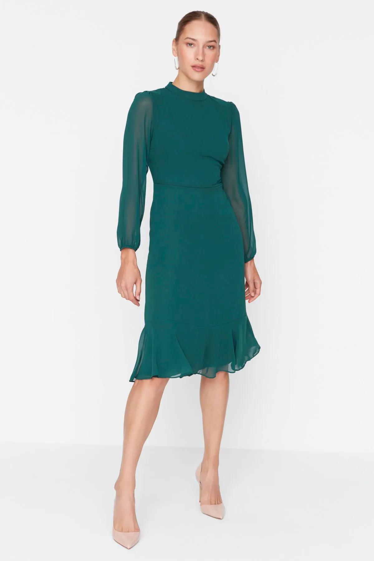 Trendyol Collection  Grünes Midi-Kleid aus Chiffon mit hohem Kragen und Futter TWOAW20EL1313