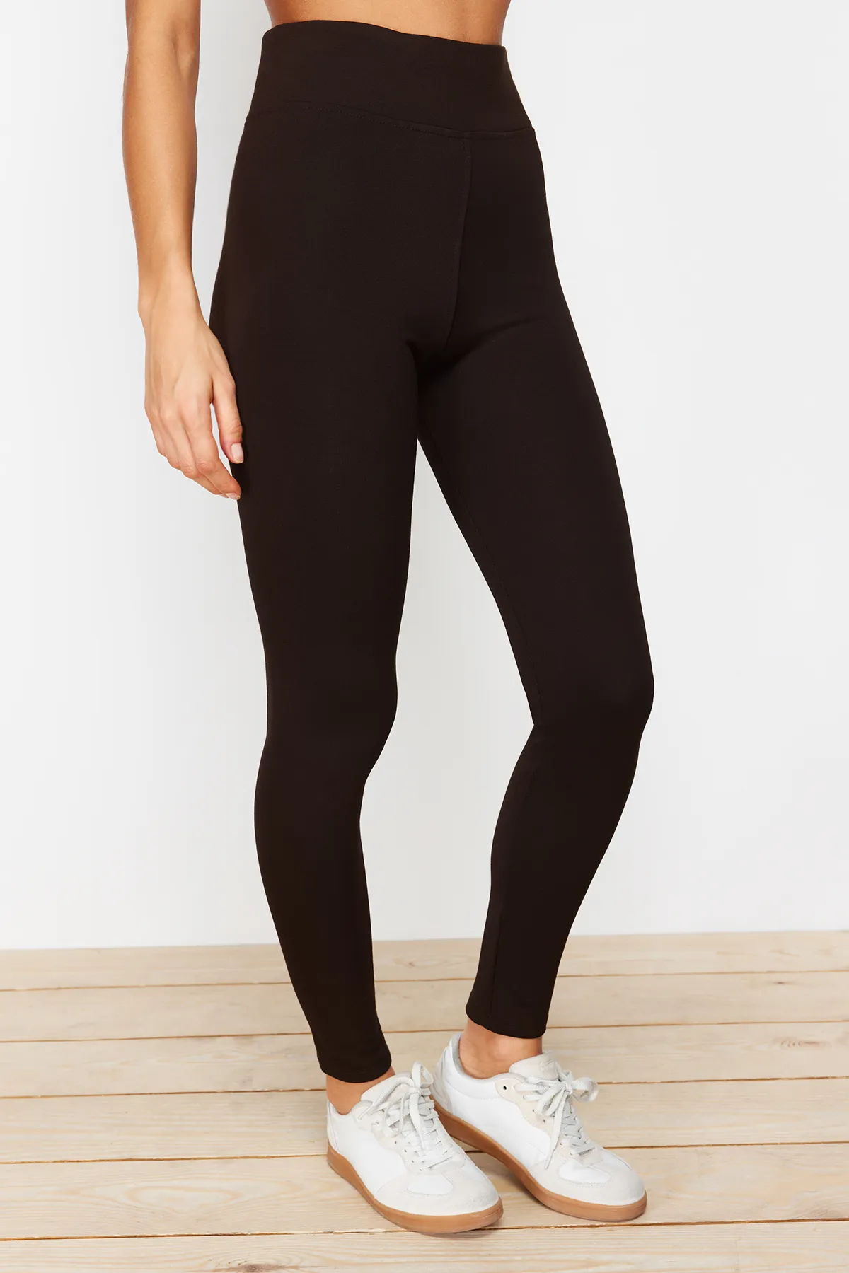 Trendyol Collection  Braune Recovery-Leggings aus Strick mit hoher Taille und elastischem Bund TWOAW20TA0087