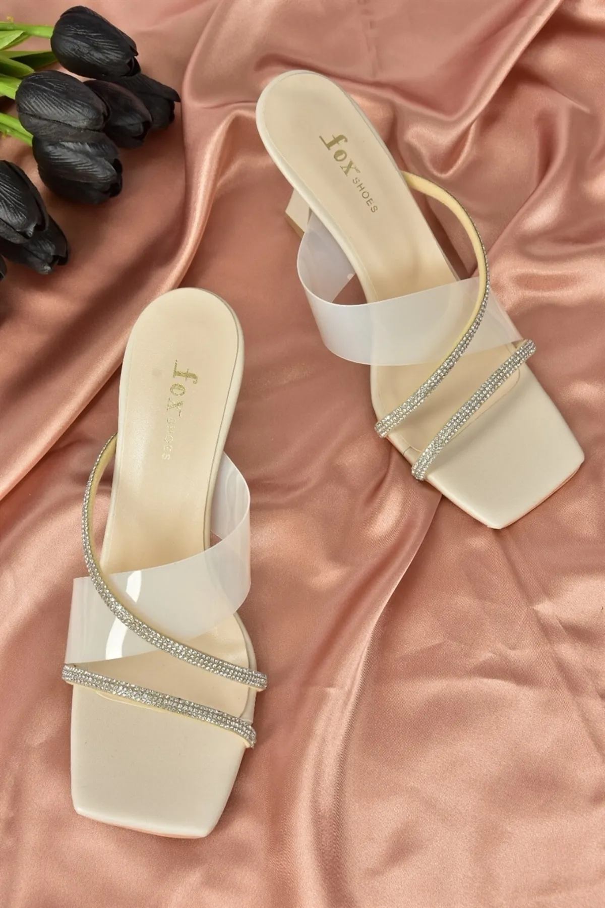 Fox Shoes  Beige transparente Damenhausschuhe mit Banddetail und Absatz M312310809