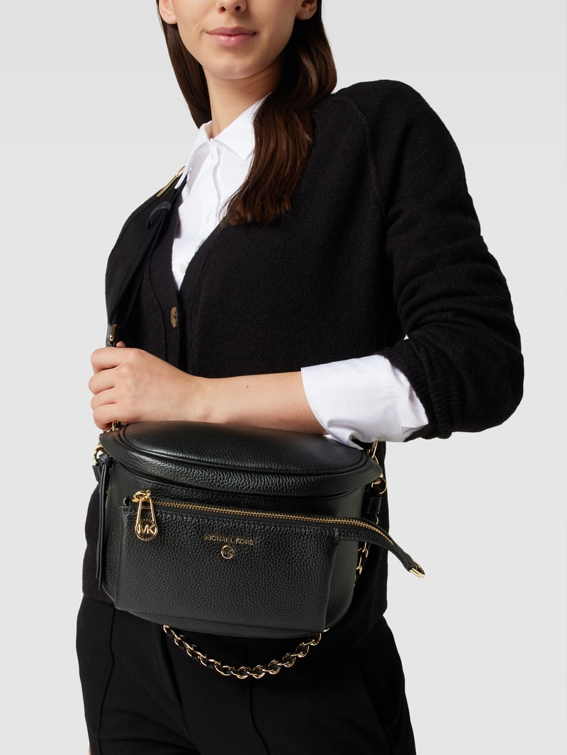 Crossbody Bag mit Label-Applikation Modell 'SLATER' in schwarz