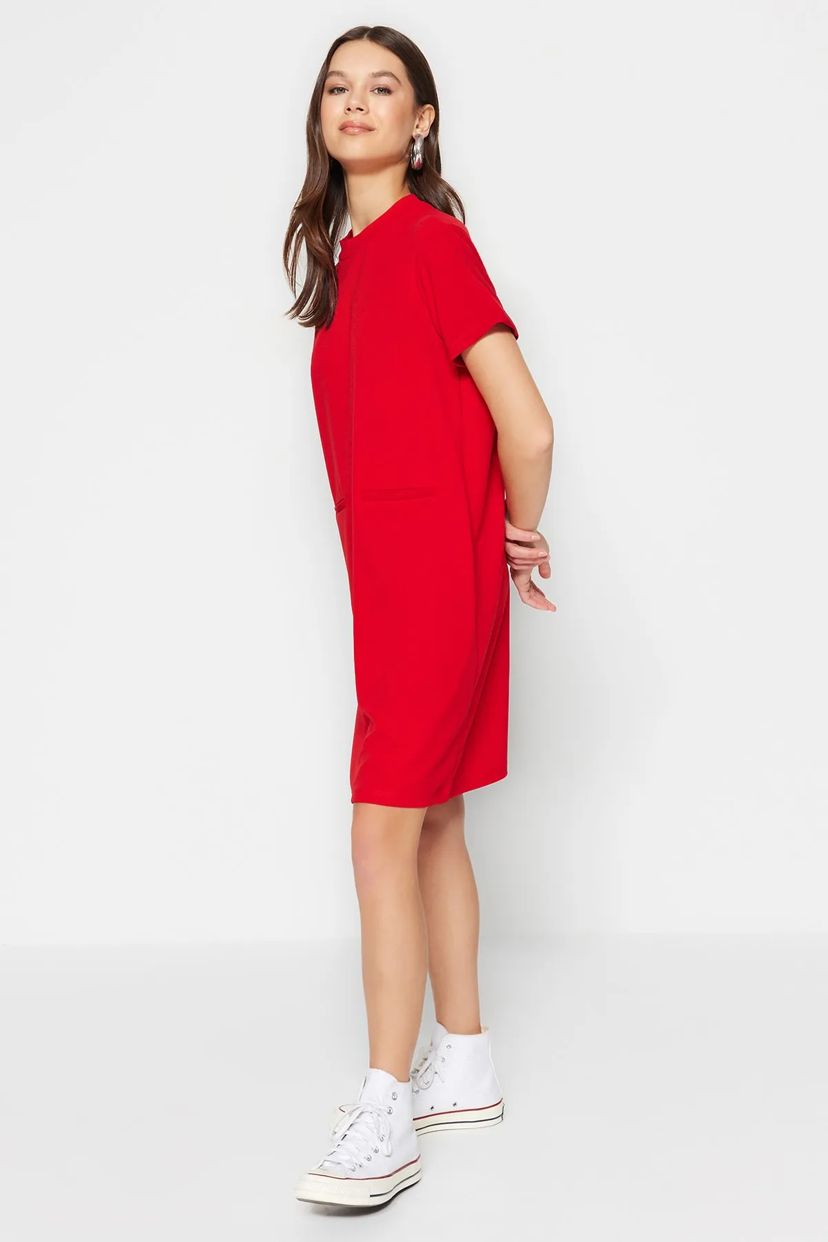 Trendyol Collection  Rotes, schickes Mini-Crêpe-Kleid mit offener Taille und Skater-Optik TWOSS23EL01802