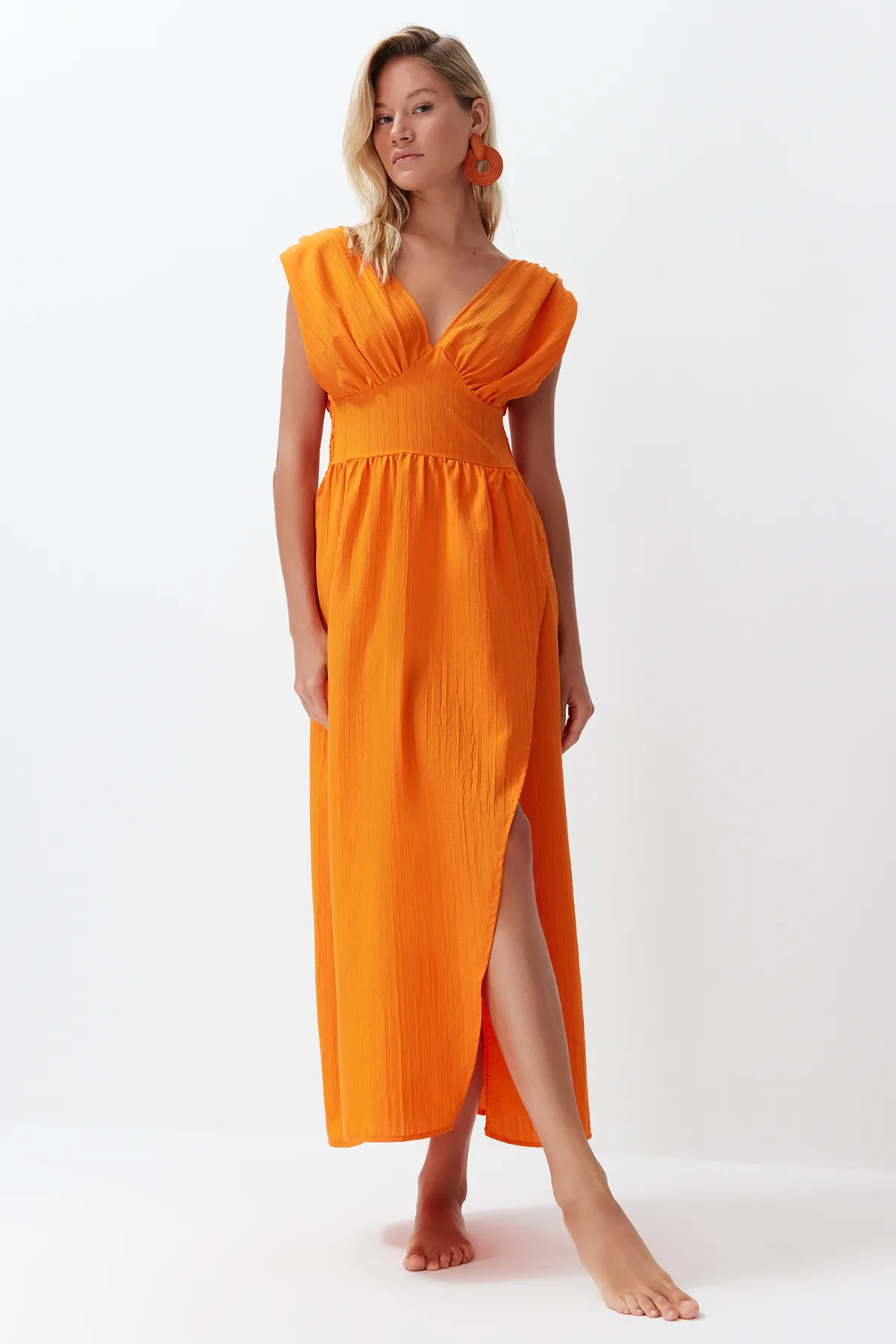 Trendyol Collection  Orangefarbenes Maxi-Strandkleid mit gewebtem Schlitz TBESS24EL00063