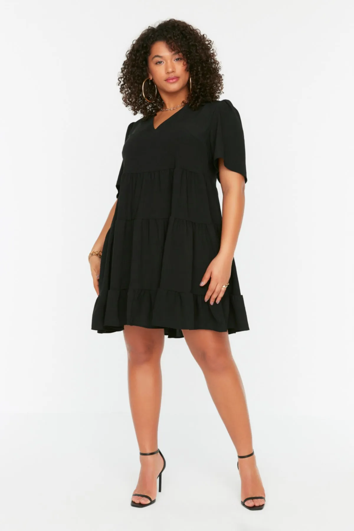 Trendyol Curve  Schwarzes gewebtes Volantkleid TBBSS22EL1597