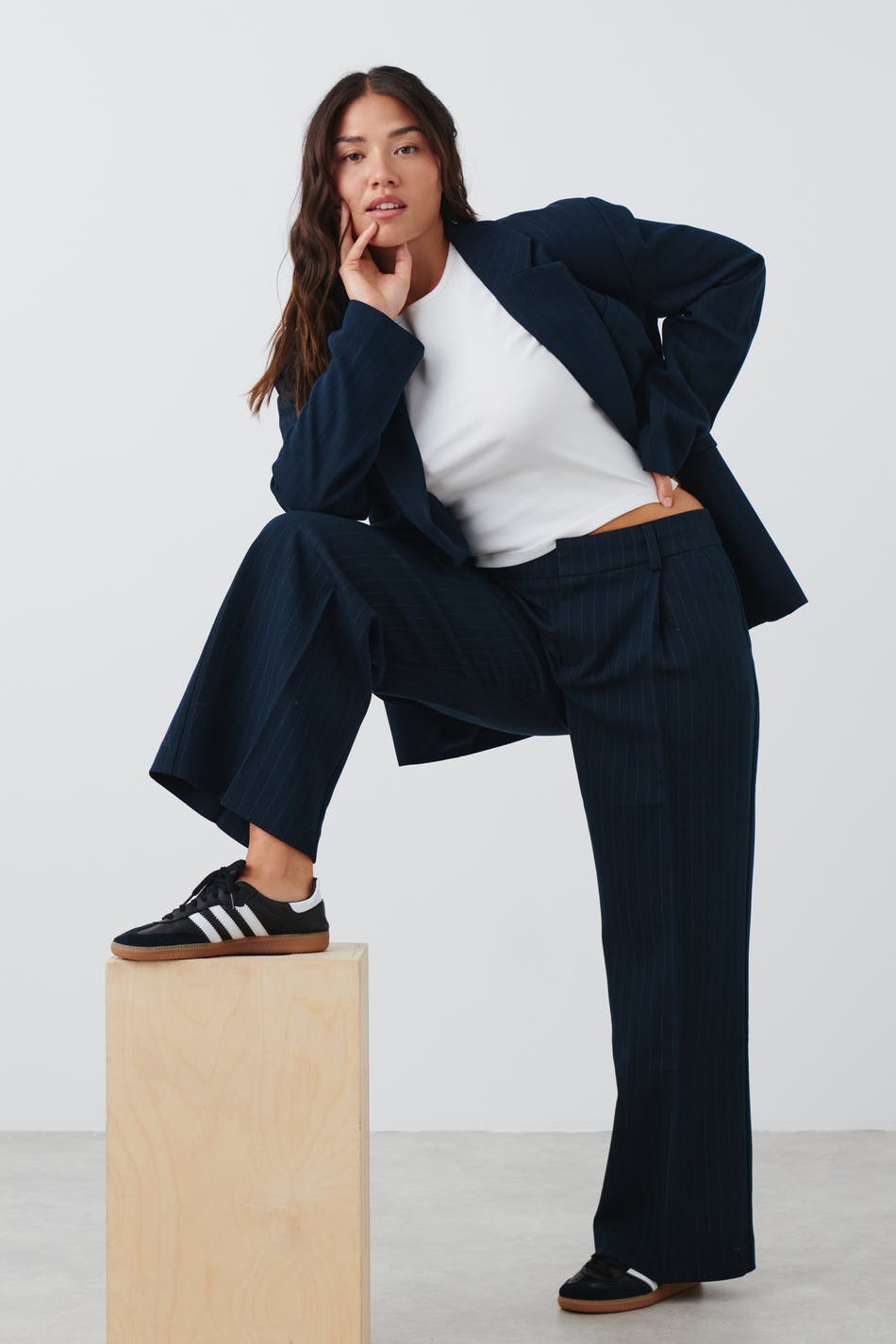 Low waist trousers