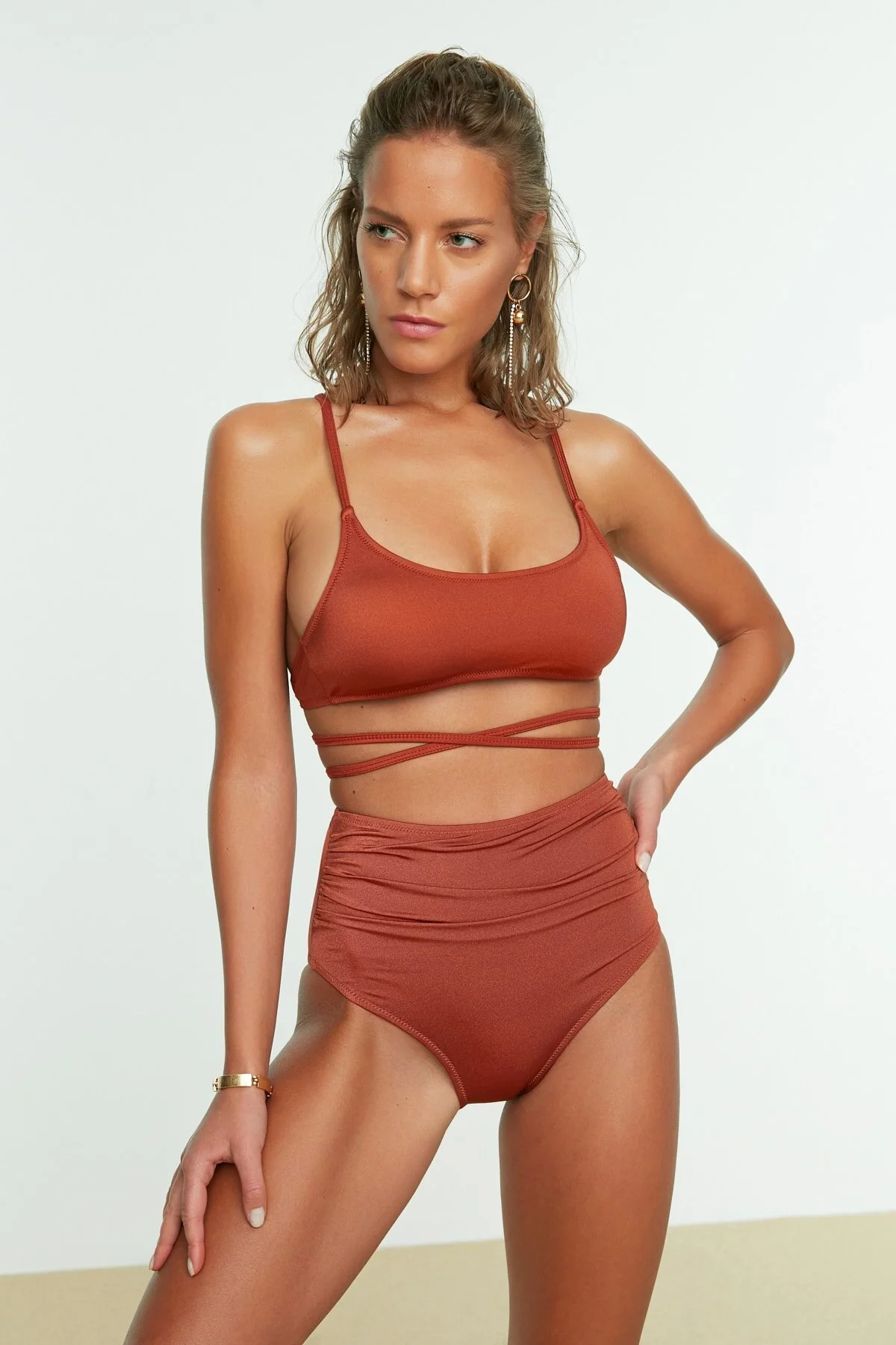 Trendyol Collection  Braune drapierte Hipster-Bikinihose mit hoher Taille TBESS21BA0178