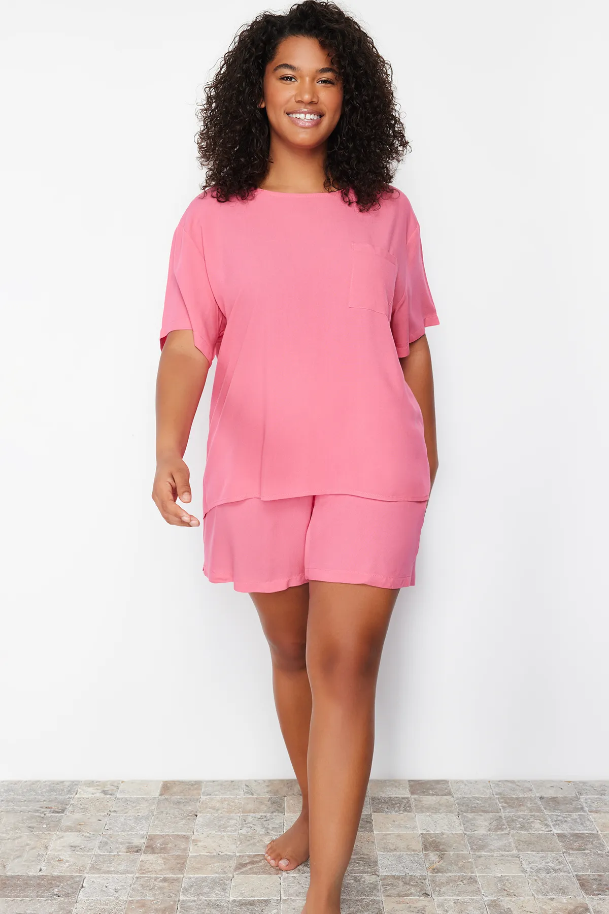 Trendyol Curve  Fuchsiafarbenes, gewebtes Pyjama-Set mit Rundhalsausschnitt TBBSS24AI00005