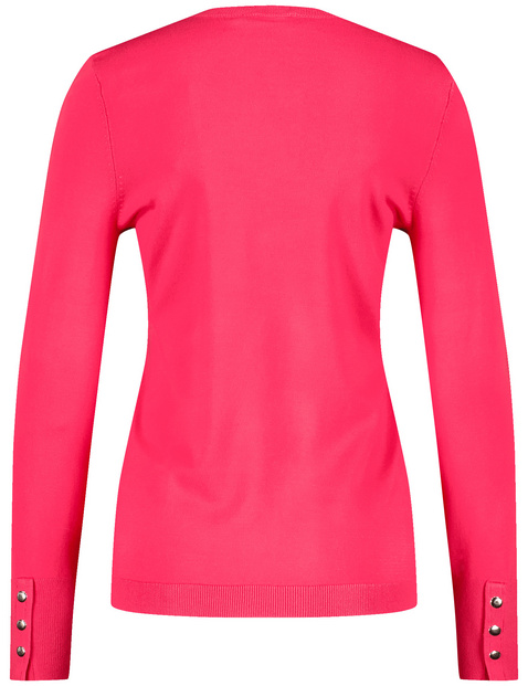 Nachhaltiger Pullover mit dekorativen Knöpfen