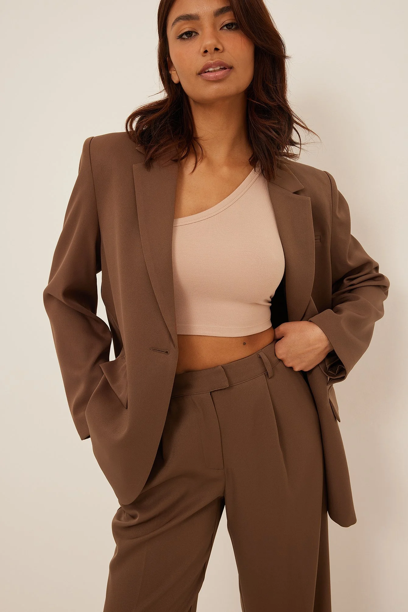 Einseitig schulterfreies Crop Top