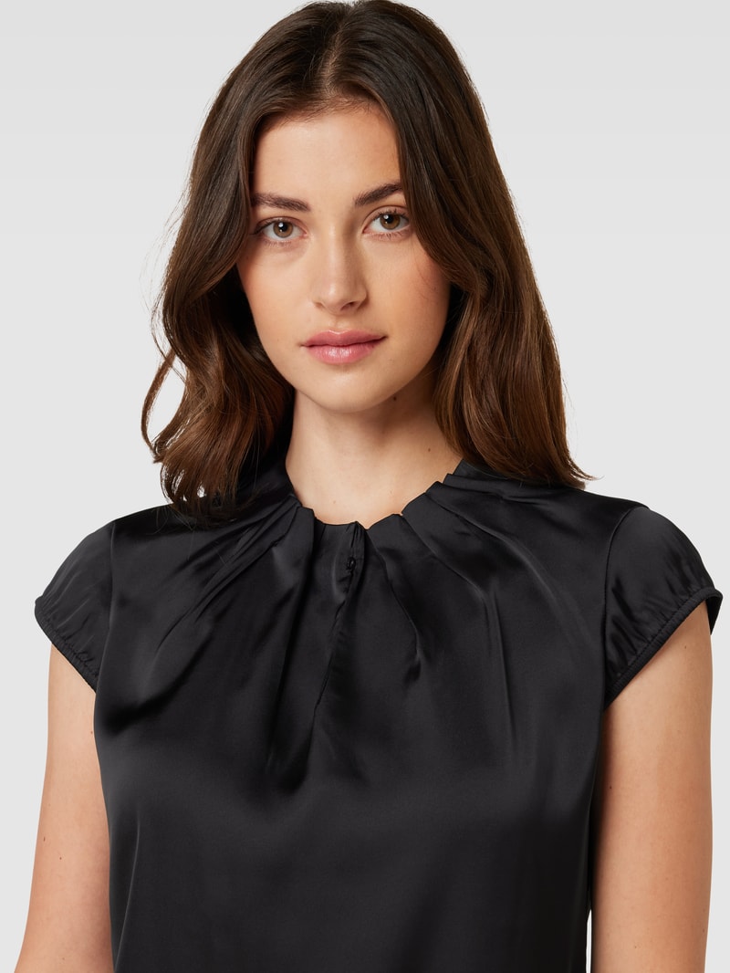 Blusenshirt mit gelegten Falten in schwarz