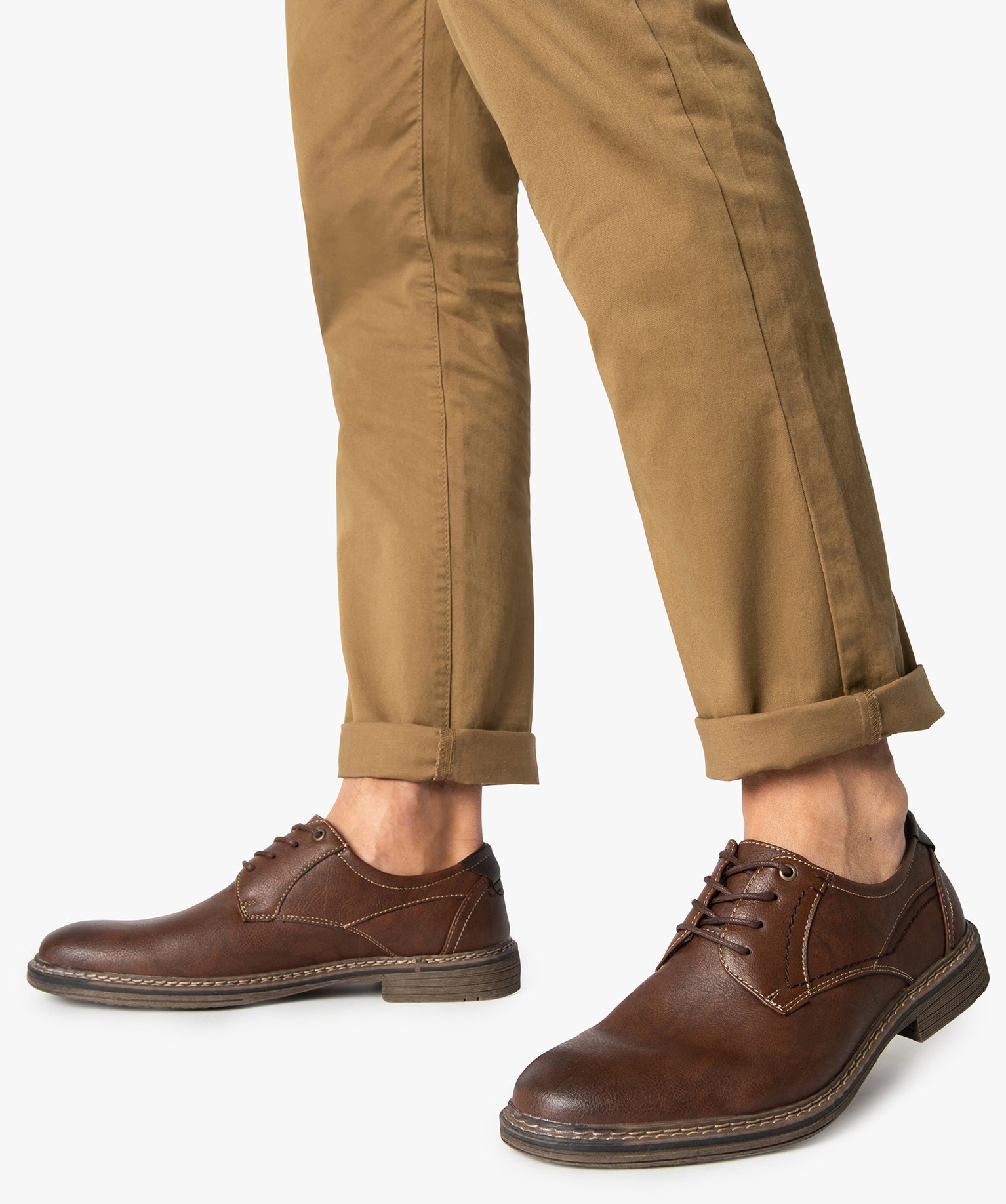 Derbies homme avec un illet métallique et surpiqres camel | GEMO