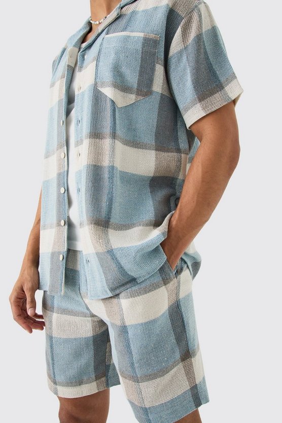 Strukturiertes kariertes Oversize Hemd und Shorts