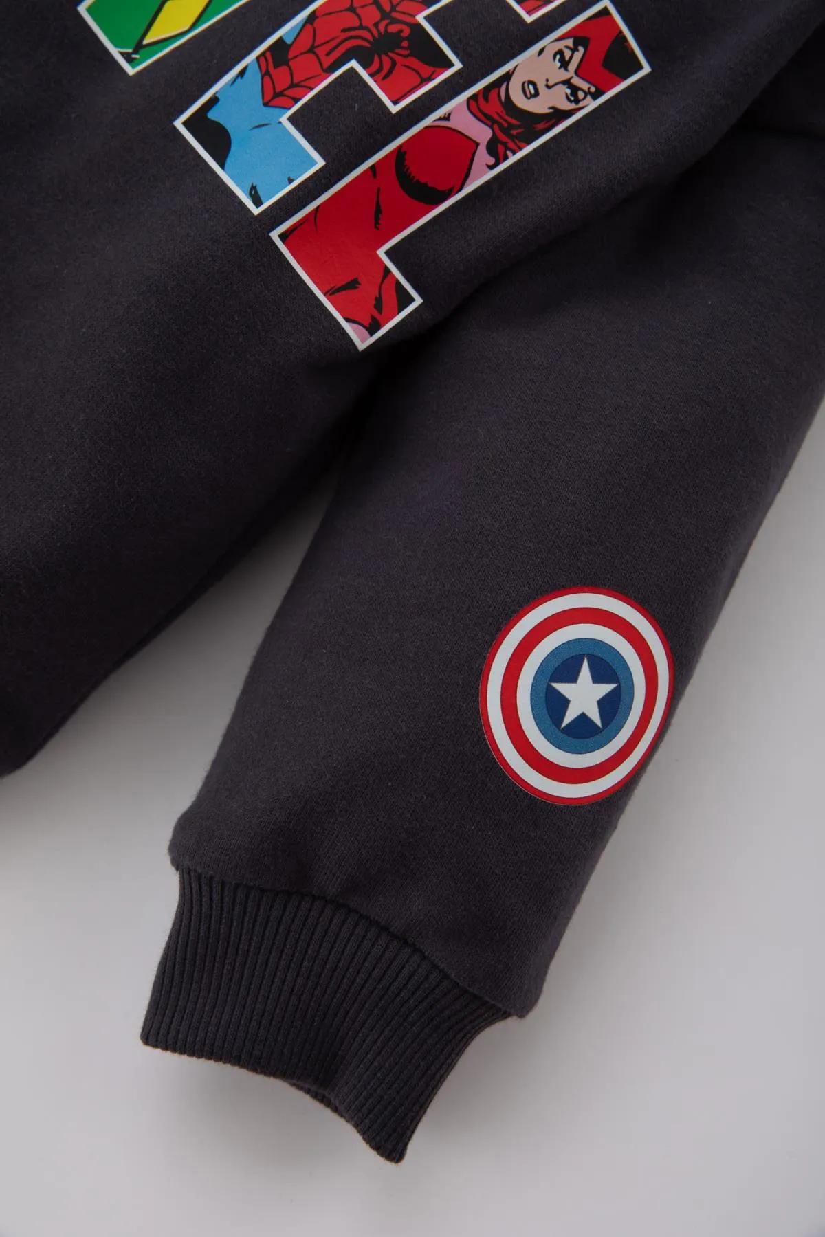 DeFacto  Sweatshirt mit Rundhalsausschnitt „Marvel Comics“ für Babys (Jungen) C0630a524sp