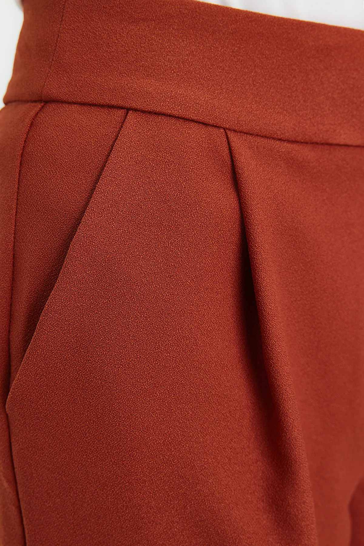 Trendyol Collection  Dunkelbraune gerade/gerade geschnittene plissierte Webhose TWOSS19WX0017