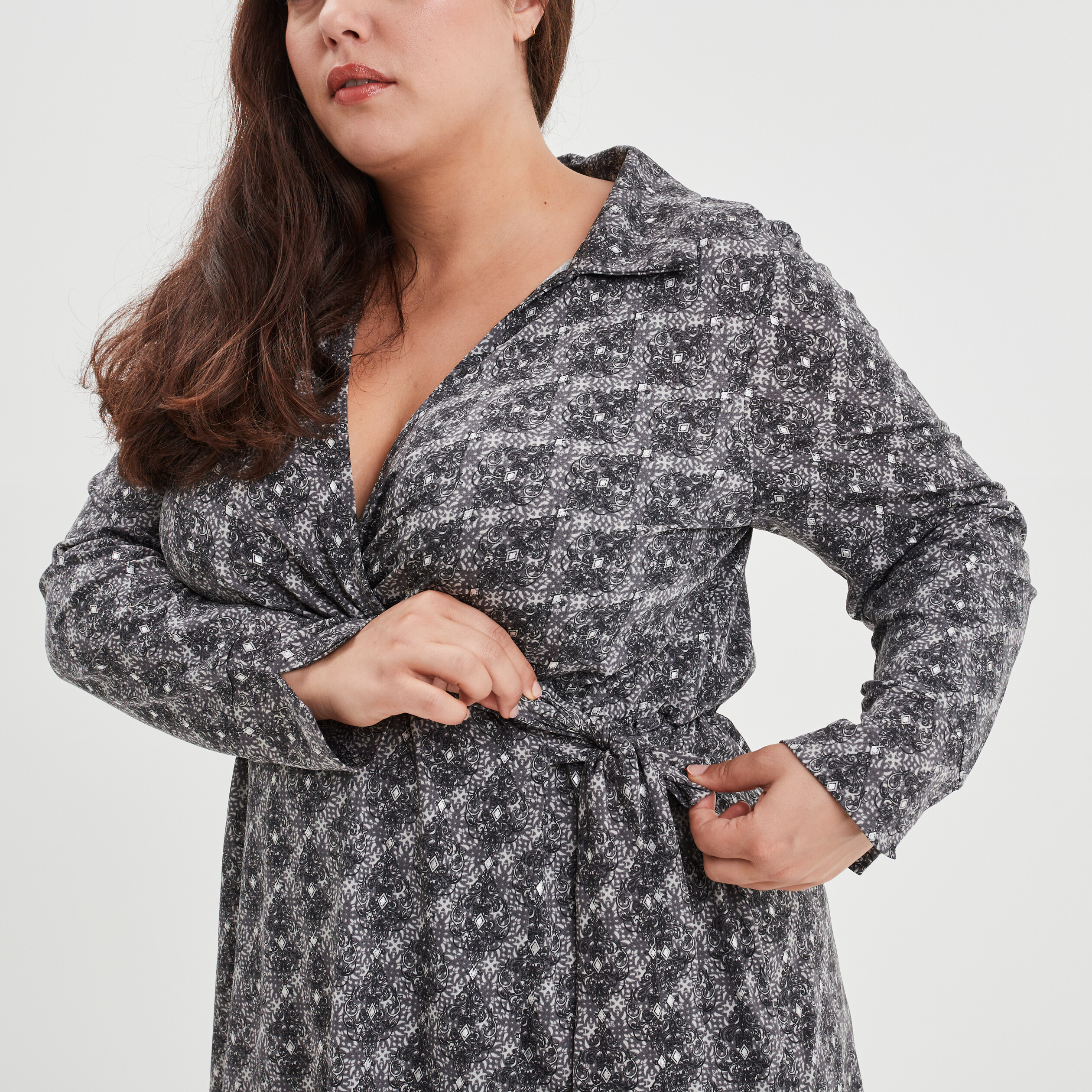Robe droite col cache-coeur avec noeud noir femme grande taille | La Halle