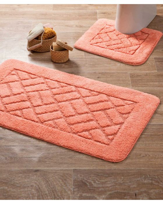 Tapis de bain motif losanges.