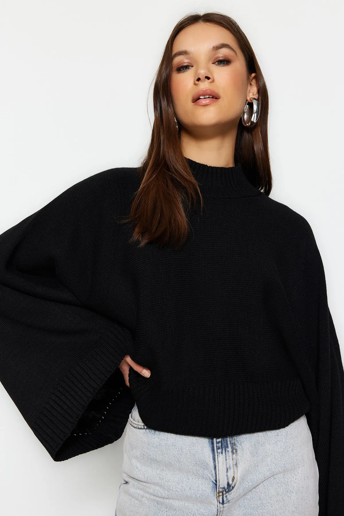 Trendyol Collection  Schwarzer Strickpullover mit Fledermausärmeln TWOAW23KZ01838