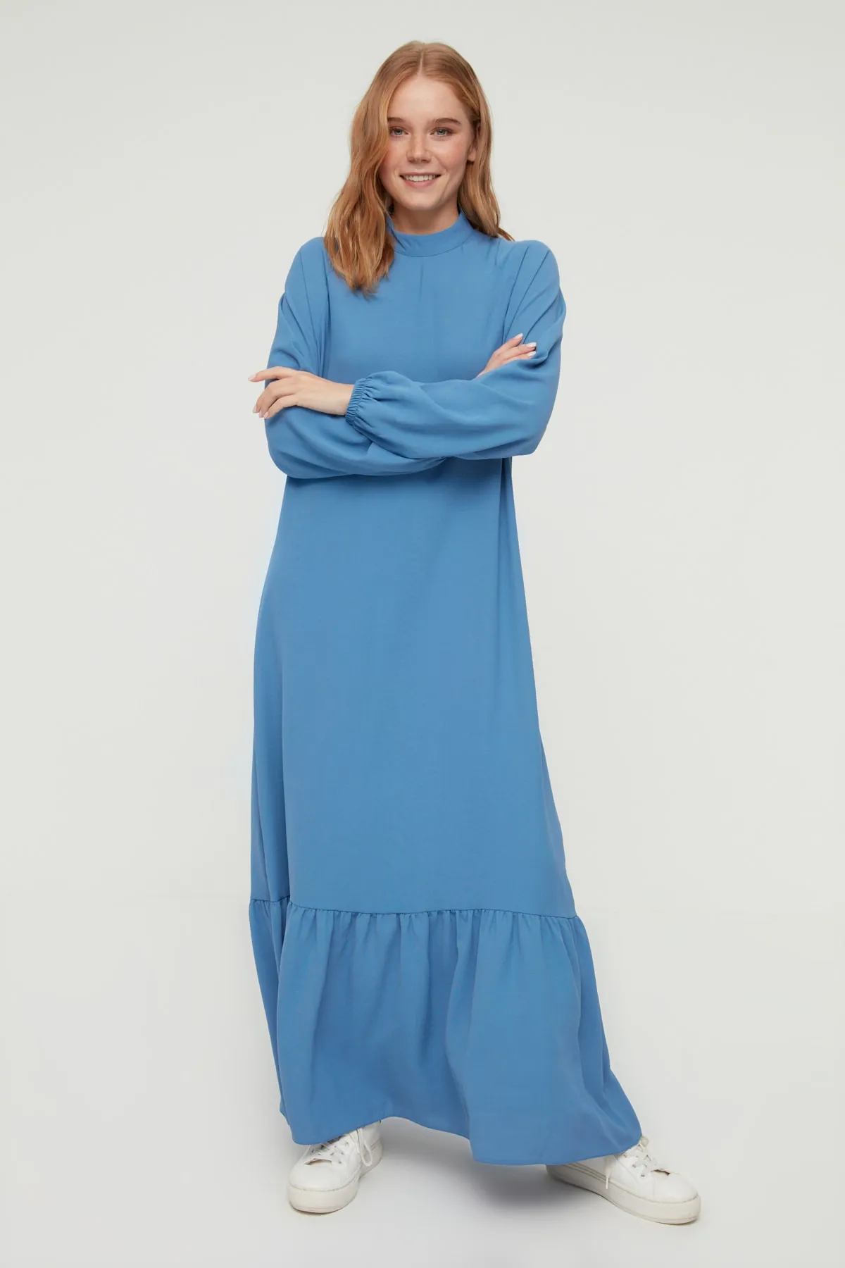 Trendyol Modest  Indigoblaues, elastisches Aerobin-Gewebekleid mit Stehkragen und Ärmeln TCTSS22EB0010